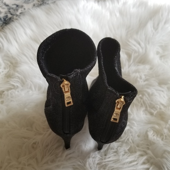 Open Toe Women's Booties by Guess Size 6.5, Heels - Picture 3 of 7